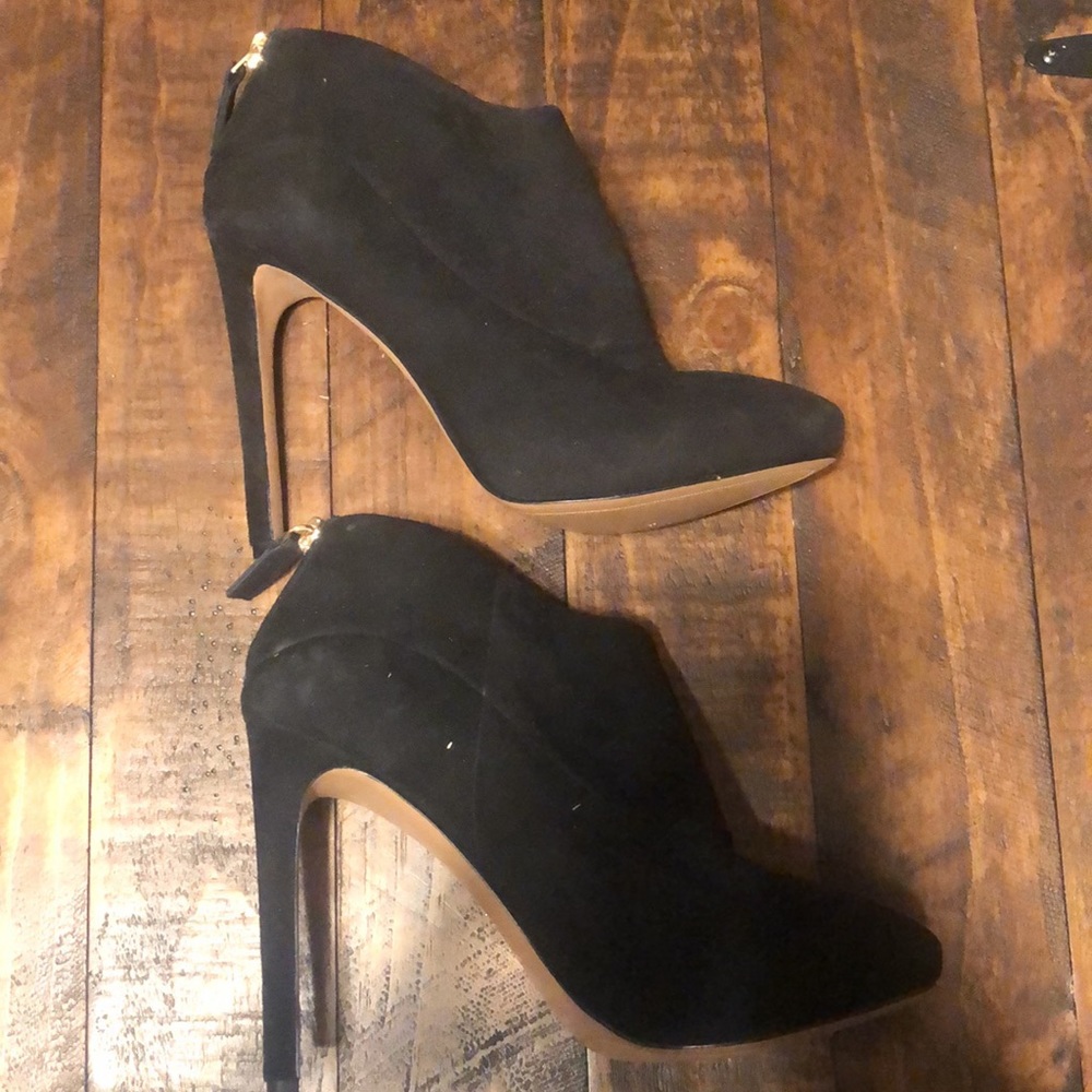 Nine West black booties